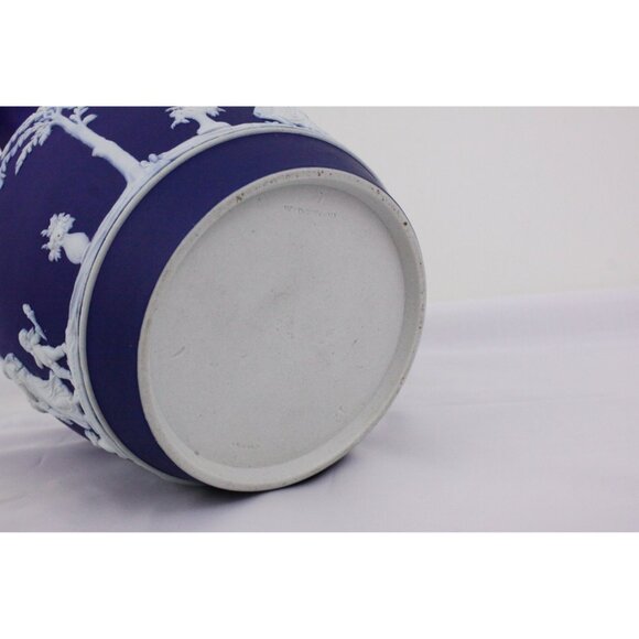 Antique Wedgwood Jasperware Dutch jug 6”, 1906 dark cobalt blue pitcher - Picture 8 of 10